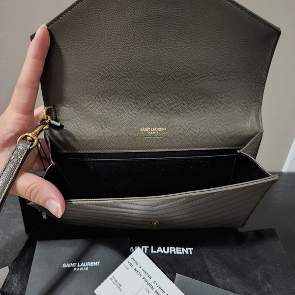 ❌️❌️SOLD❌️❌️ Saint Laurent New Clutch in Fog - Picture 4 of 11